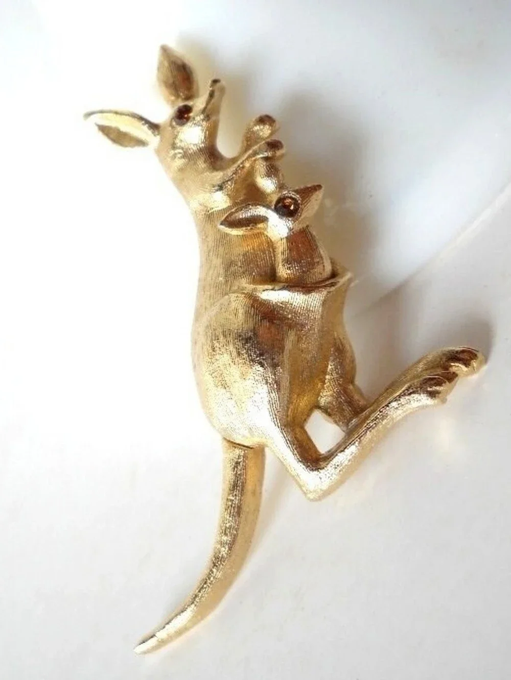 Vintage Avon Kangaroo Joey Brooch Moving Tail Action Pin Citrine Eyes Gold Tone